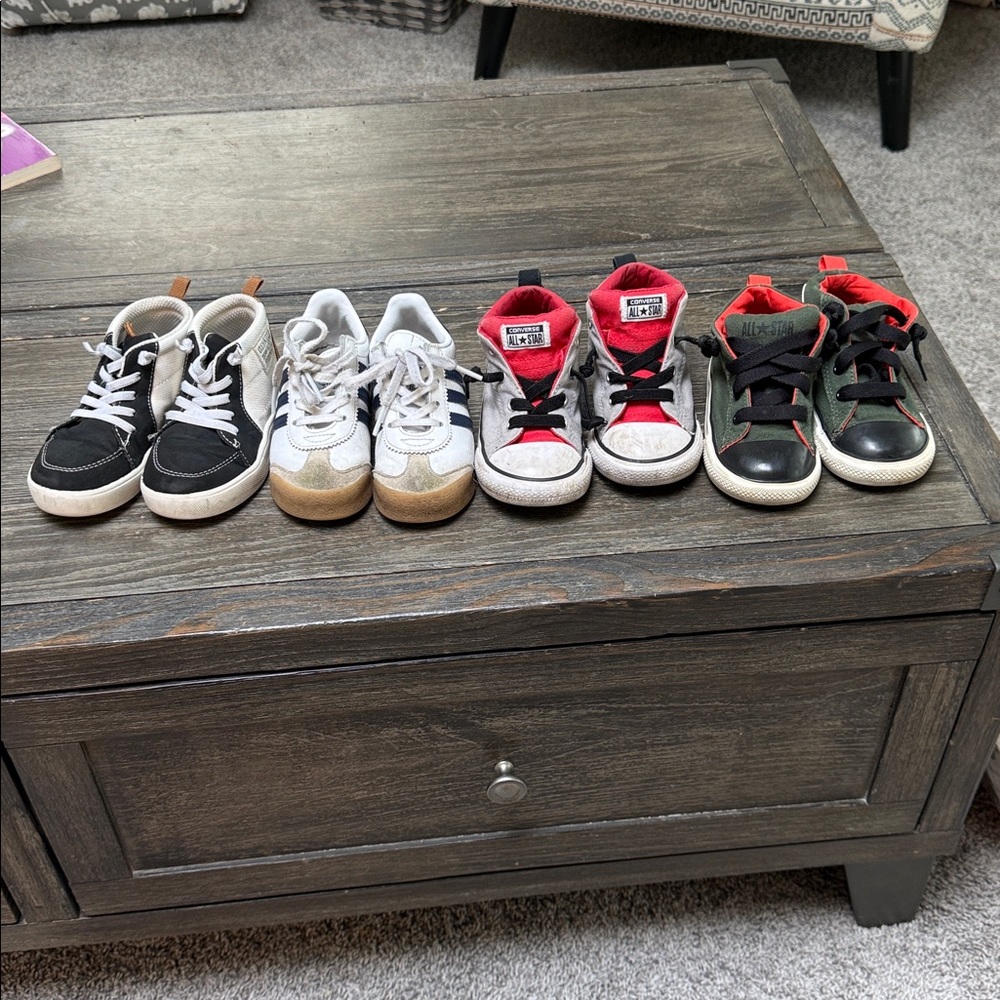 4 pairs of toddler shoes